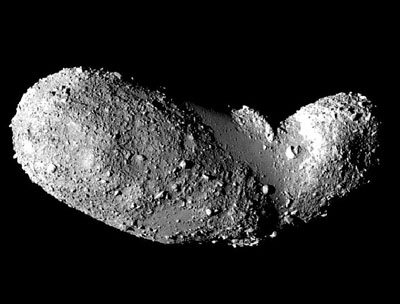 L’astéroïde Itokawa, ancienne comète ou vestige de l'accrétion?